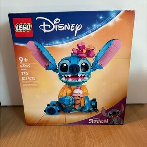 Like New - only half opened - LEGO Disney Stitch Set - Blue and Pink